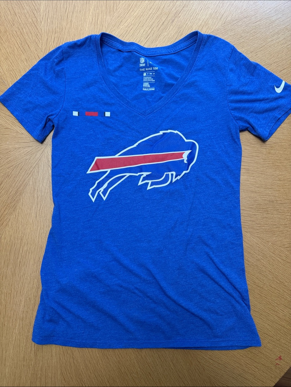 Buffalo Bills Woman’s Nike v neck tee xs